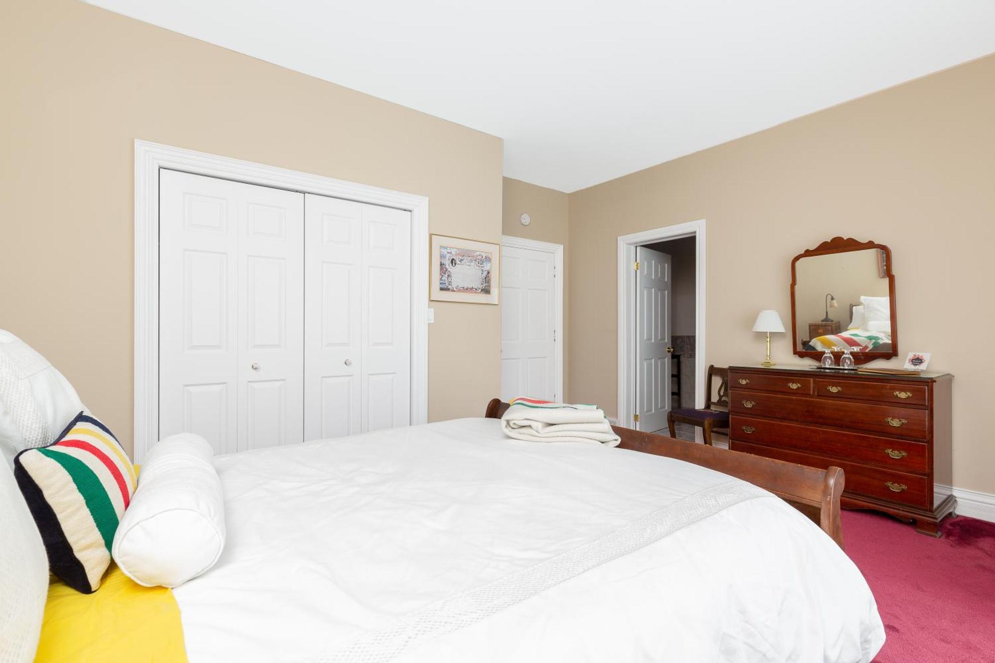 Greystone On Golden Lake Deacon Room photo